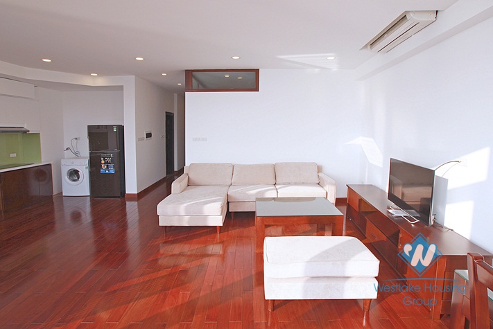 Nice and lake view apartment for rent in Truc Bach area, Ba Dinh, Ha Noi